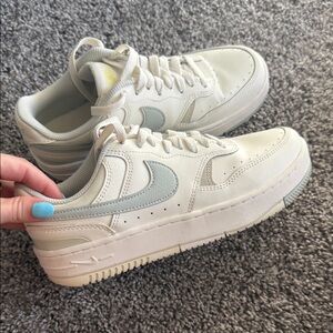 Nike Women’s Gamma Forces Size 7